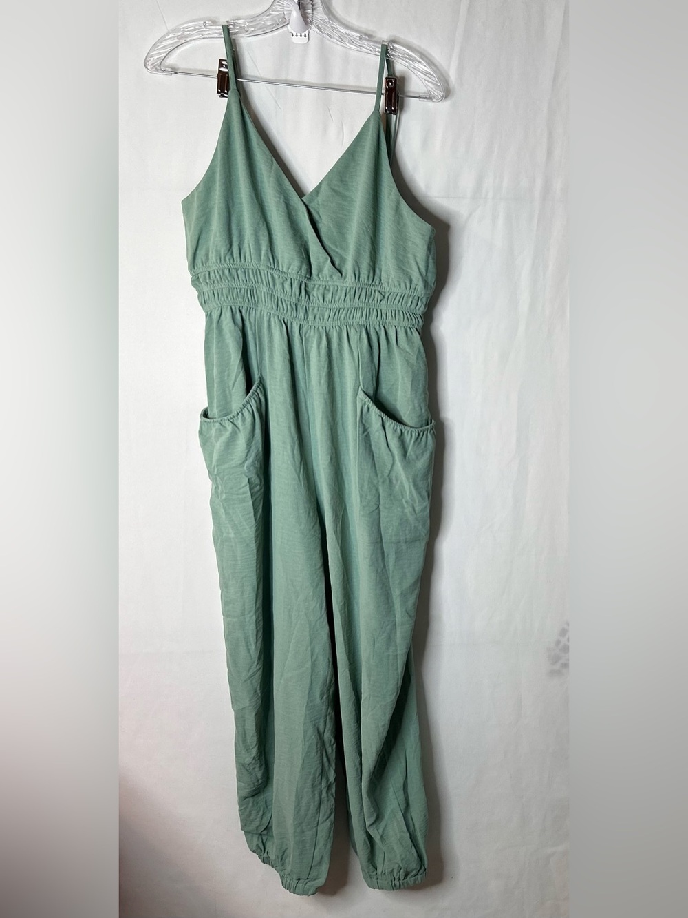 Cupshe Sage Green Sleeveless V-Neck Jumpsuit Pockets Ruched Cami Size L